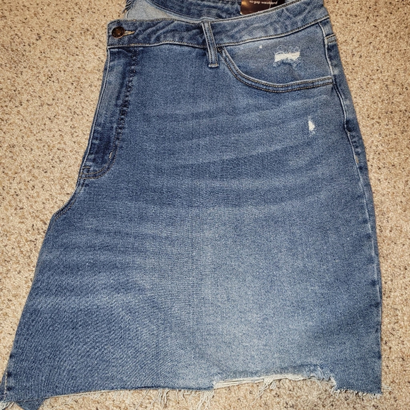 Ava & Viv 26W Distressed Denim Cutoff Shorts NWT - Picture 7 of 7